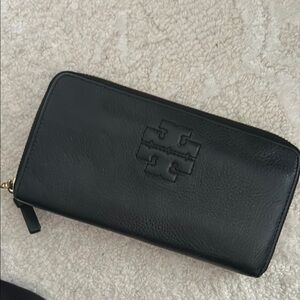 Tory Burch Black Leather Zip Wallet